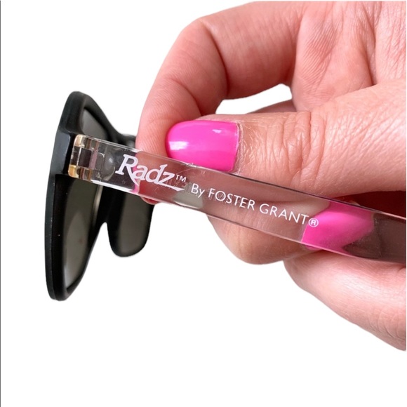 Vintage RADZ By Foster Grant Black Sunglasses - Picture 4 of 5